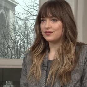 Má nevinnou tvářičku, ale postelových scén už natočila nepočítaně: Dakota Johnson nyní září v Padesáti odstínech svobody