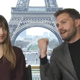 Má nevinnou tvářičku, ale postelových scén už natočila nepočítaně: Dakota Johnson nyní září v Padesáti odstínech svobody