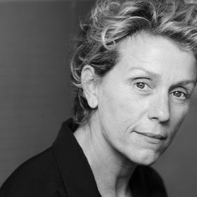 Navštěvovala Bethany College, kde získala titul Bachelor of Arts, následně pak magistra umění na Yale University.