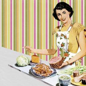 Samozřejmě, že byste měla umět vařit. Na to, abyste udělala oběd, máte přece celý den. Pokud se náhodou stane, že kuchařské umění neovládáte, existuje tu donášková služba.