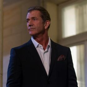 Trpí prý výbuchy vzteku a je velice arogantní.