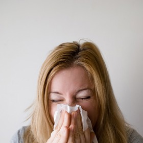 Neotevírejte okénko v autě.