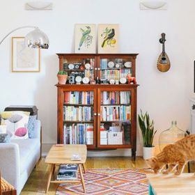 Cat Greenwood se živí jako komerční právnička, její stylový byt však odkazuje na kreativní roli blogerky. Navštivte její lifestylový svět Take Courage (Takecourageblog.com).