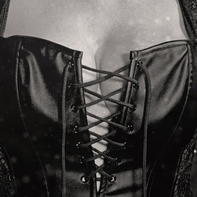 Žnenské poprsí je pro muže magnet