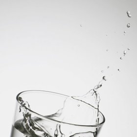 Teplá voda je výborná proti tloustnutí.