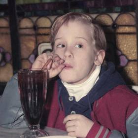 Otec mu sebral bezstarostné dětství