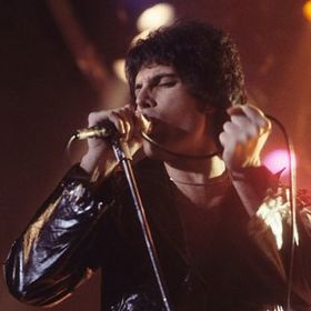 Freddie Mercury je nejslavnější celebritou, která prohrála svůj boj s adis
