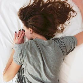 Zaklapnete počítač a překulíte se do postele? Tak to je to nejhorší co můžete udělat.