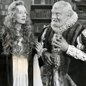 Nataša Gollová a Jan Werich v dobách barevného filmu. Slavný film Pekařův císař a Císařův pekař.