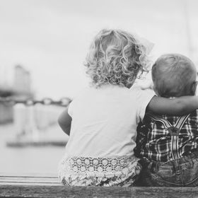 Sourozenecká láska je velká. 