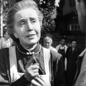 Z filmu Muži v povětří, kde si zahrála s Vlastou Burianem