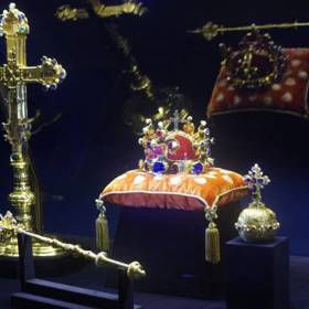 Korunovační klenoty jsou prý prokleté