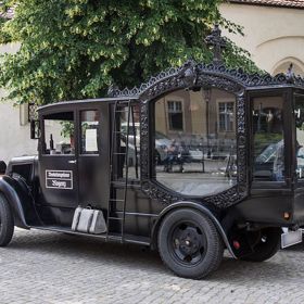 nebo práci v pohřebním ústavu by nikdo určitě jen tak nevzal