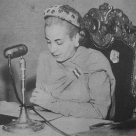 Stala se známou jako herečka. Pracovala také v rozhlase