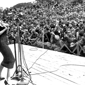 Miloval ji celý svět