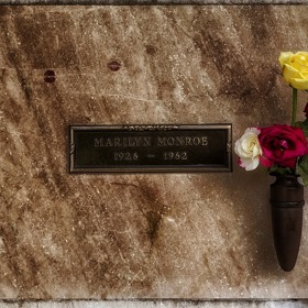 Je pohřbená v Los Angeles. Její hrob se stal poutním místem