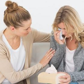 Za to, že si občas bezdůvodně popláčete, se rozhodně stydět nemusíte.