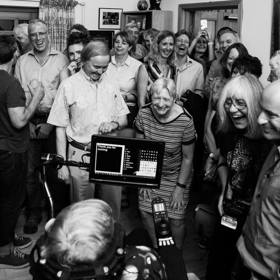 „Za prvé, dívejte se nahoru na hvězdy, a ne dolů na nohy. Za druhé, nikdy nepřestaňte pracovat. Práce vám dává smysl a život je bez ní prázdný. Za třetí, pokud budete mít štěstí a najdete lásku, pamatujte, že je tam, a nikdy ji nezahoďte.“