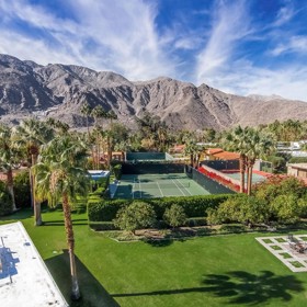 Ve volném čase tu Leo trénoval forhendy a bekhendy na tenisovém kurtu. Jeho zázemí disponuje vším nezbytným pro prvotřídní relaxaci – vyhřívaným bazénem, lázněmi i saunou.