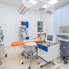 Vybavení kliniky je kvalitní.