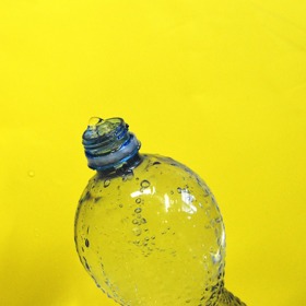 Více peněz utratíte za nákup balených vod