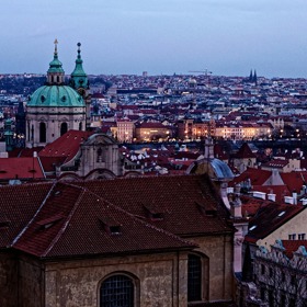 Výhled z hradu na Prahu je krásný