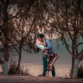 Líbat se můžete i pod břízou, když nemáte po ruce třešeň.