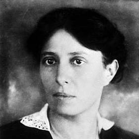 Alice založila Červený kříž.