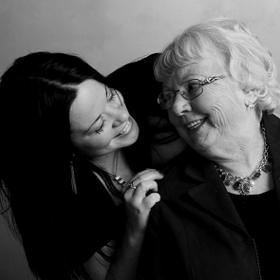 Vezměte babi do divadla.