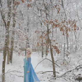 Princezna Elsa z pohádky Ledové království od Disneyho.