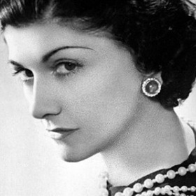 Byla jednou z nejvýraznějších módních návrhářek. Značka Chanel funguje dodnes a stala se symbolem luxusu