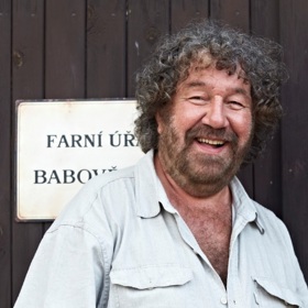 Dnes slaví tento oblíbený režisér narozeniny