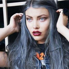 Romantické měkké vlny dodají majitelce éterický vzhled zvlášť tehdy, pokud je modroočka.