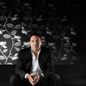 Opět vydělává miliony, ale legální cestou