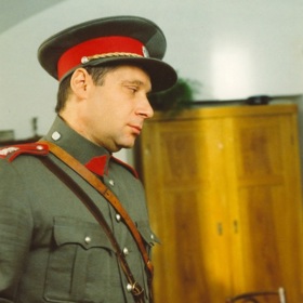 Arazím ho proslavil.