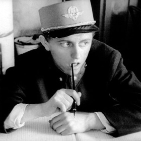 Ostře sledované vlaky se nelíbily tehdejšímu režimu, a tak je čekal trezor. Přitom tento film vyhrál nejprestižnější filmovou cenu Oscar