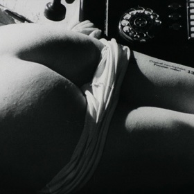 Slavná razítkovací scéna mohla být vystřižená