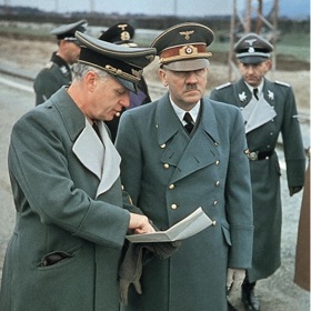 A není se čemu divit. Kdo by chtěl mít v rodině takovouto zrůdu?