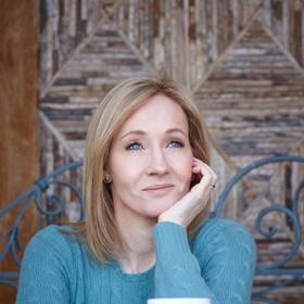 Je nejčtenější autorkou dětské literatury. Psaní se věnuje i dále. Ráda píše detektivky