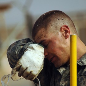 Malé děti se sice potí hodně, ale jejich pot nezapáchá