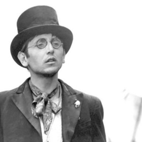 Kouzelníka Arnoštka hrál sám režisér. Natáčení se mu tak celkem zkomplikovalo.