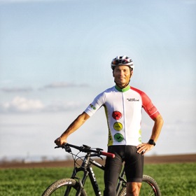Stal se ambasadorem cyklistické části.