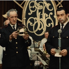 Scénář vznikl, když se režisér a jeho kolegové rozhodli vydat někam na hasičský bál, jelikož se jim nevedlo přijít na nic o čem psát. A po bále už měli jasno, o čem bude další film.