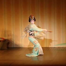 jejich dokonalá vystoupení si mohli dovolit jen ti nejbohatší