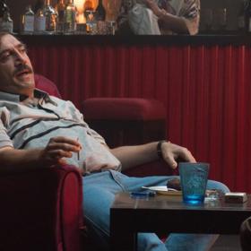 Má peněz jako želez.