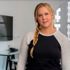 Nejdříve nemá žádné sebevědomí.