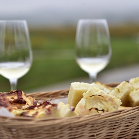 Sázava je naší asi nejzábavnější turisticky navštěvovanou řekou. I zde si užijete jednodenní i týdenní vodácký výlet.