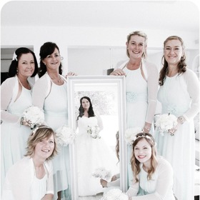 Starořímská nevěsta nikdy nevyšla z domu bez závoje přes obličej, aby zdůraznila, že vstupuje do nové životní role.