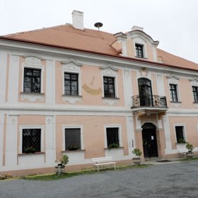 Na zámečku v Panenských Břežanech byla Lina šťastná. I když tam přišla o manžela a syna.