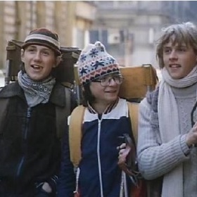 Při společenské hře je použita báseň od Alexeje Sergejeviče Puškina "Tatjanin dopis na rozloučenou Oněginovi".